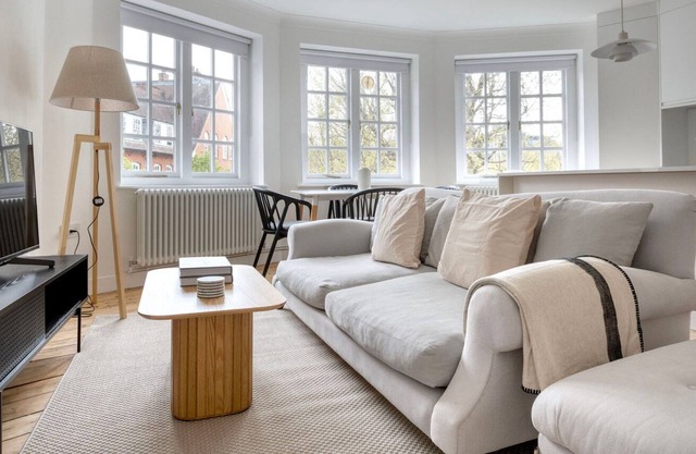 Spacious 1BR in Pimlico, nr Train Station, by Bluegound
