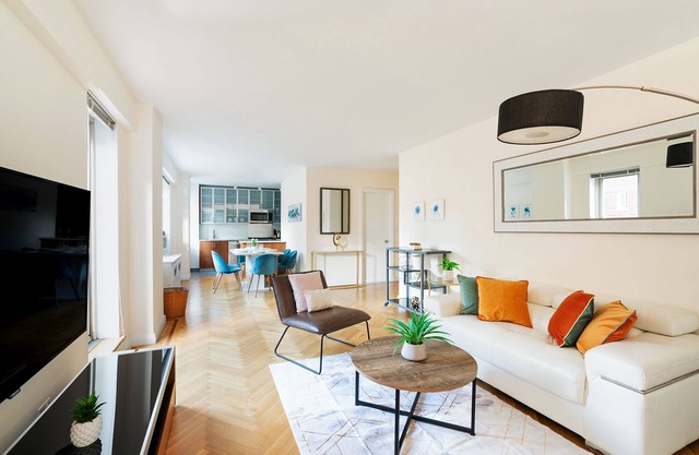 Spacious 2 Bed on Park Avenue w/Laundry & Gym#6179