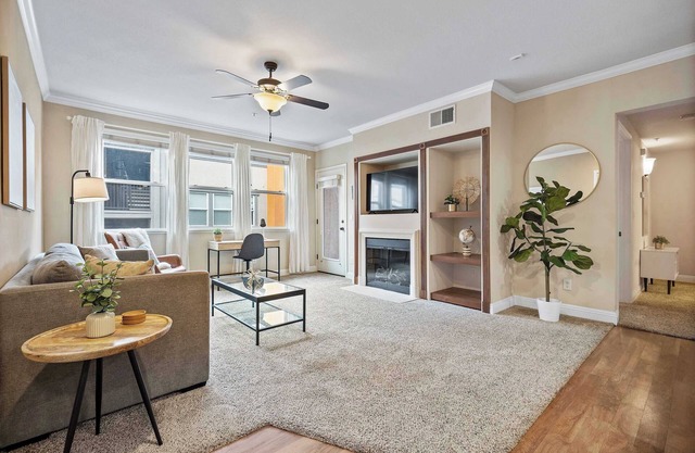 Spacious 2BR 2BA Apartment Pool, Gym & Theater