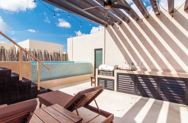 Spacious 3-bdrm condo in gated res., w/ Fitness room, WiFi & Private Plunge Pool