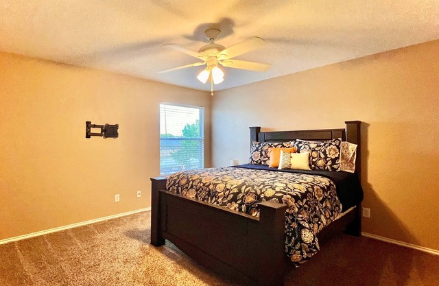 Spacious 3 Bedroom Home in quiet neighborhood