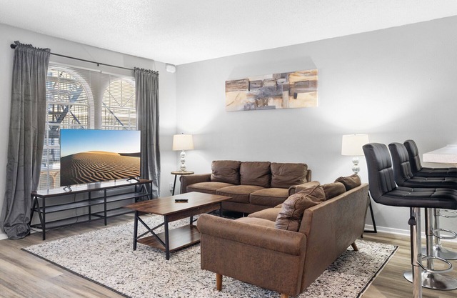 Spacious 3BR/2BA next to UT 9673