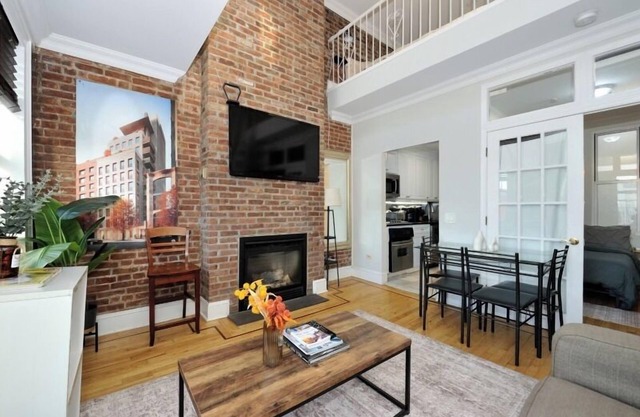 Spacious 3BR Loft in Chic Midtown West!