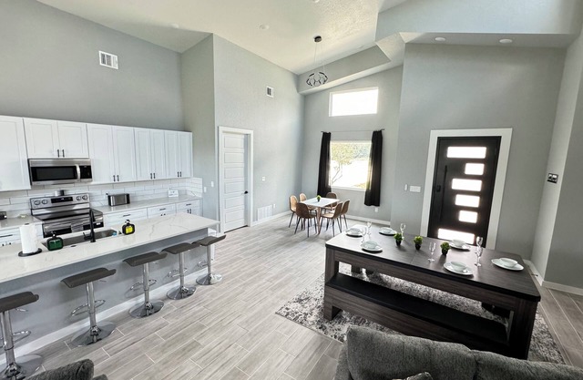 Spacious 4-bedroom home w/ Hot Tub, Game Table and Karaoke in Texas Hill Country