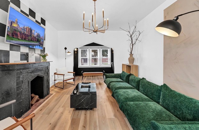 Spacious 4-bedroom apartment in charming Buffalo with Full kitchen