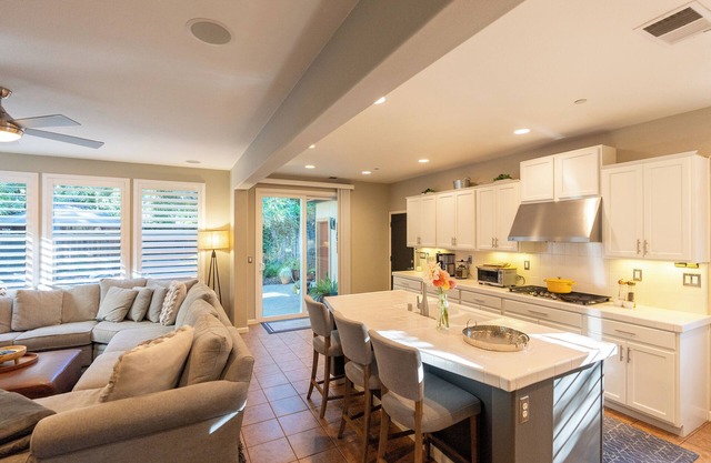Spacious 4-bedroom house in serene Santa Rosa with fitness room, hot tub