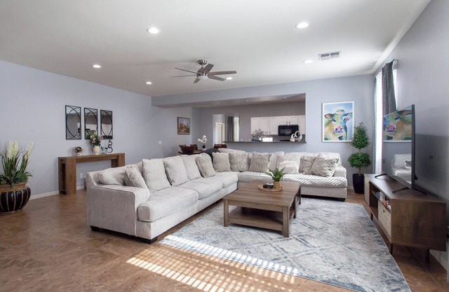 Spacious 4-bedroom house in amazing El Mirage with AC