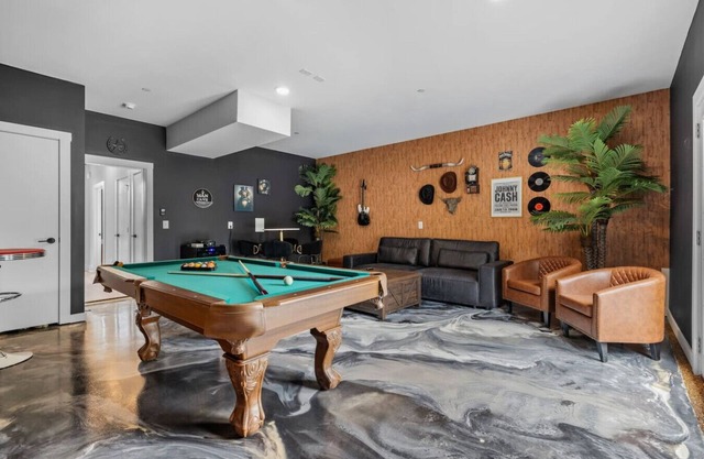 Spacious 4BR Bachelor Retreat-Game Room & Rooftop!
