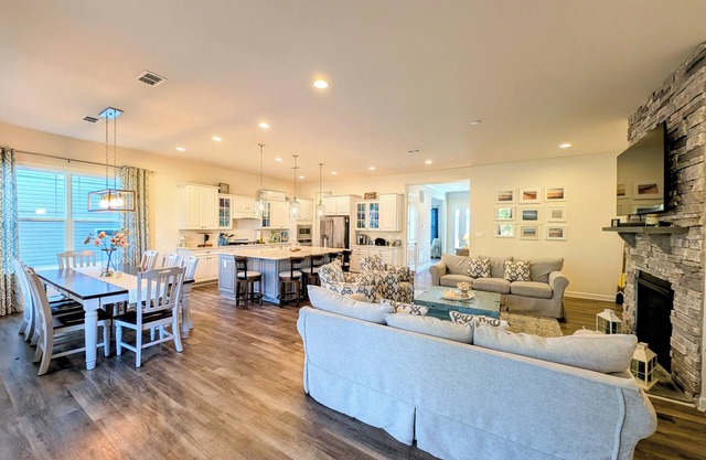 Spacious 4BR Luxury Retreat in Ocean View Beach Club – Just 1.5 Miles to Bethany