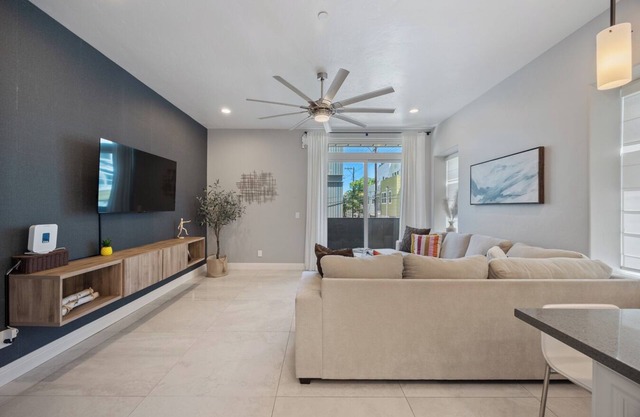 Central Sacramento Gem 3BR Walk to Everything!