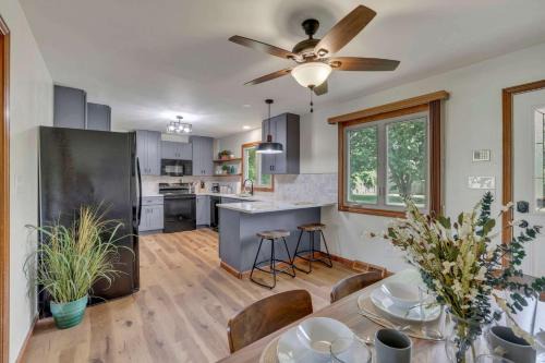 Spacious 4BR Ranch Near Easton Perfect for Families & Work Groups