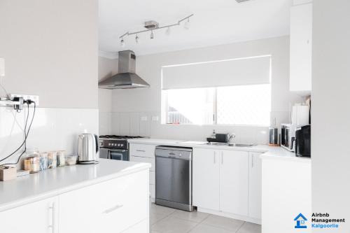 Spacious 5-bed house opposite Golf Course