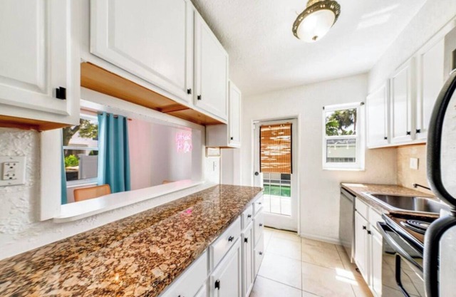 Spacious 5-bedroom duplex with 2 separate homes in wonderful Fort Lauderdale