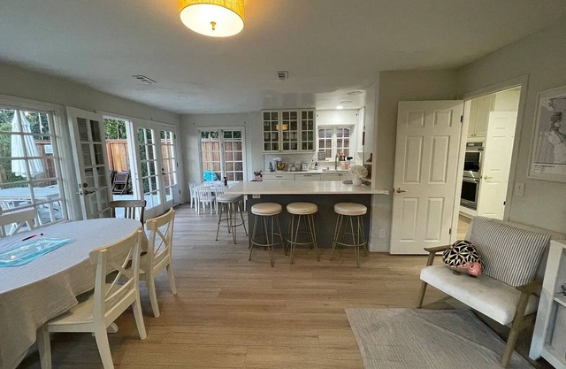 Spacious 5-bedroom house with AC, neighborhood pool, in fabulous Newport Beach
