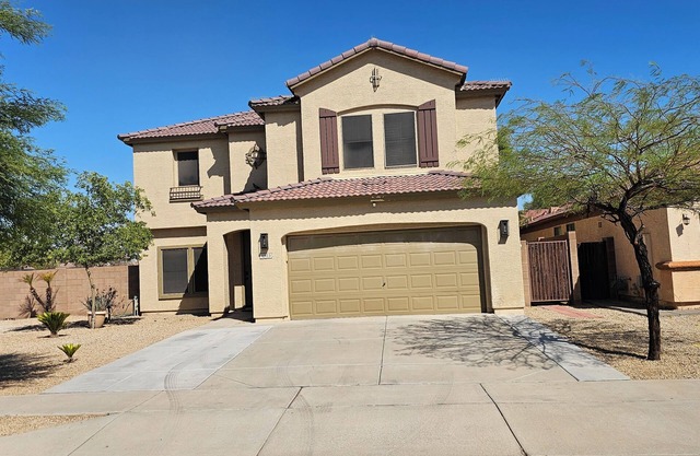 Spacious 5-bedroom house 3 min from Cardinals Stadium and West Gate shopping