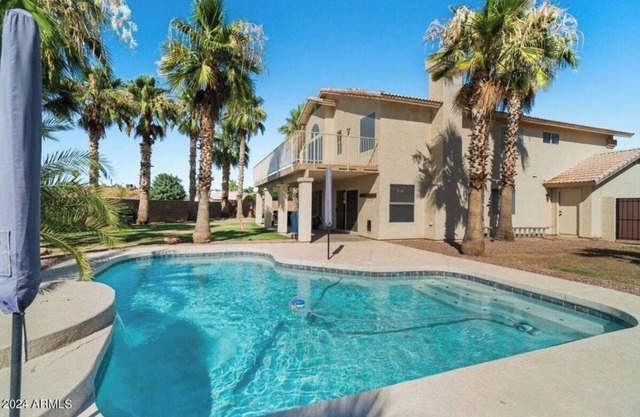 Spacious 5-bedroom house in Charming Mesa with Sparkling Pool