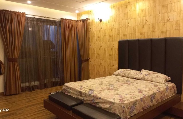 Spacious 5-bedroom house in fabulous Lahore with WiFi, AC