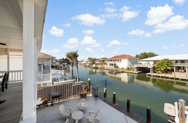 Spacious 5BR Canal Home with Pool in Key Allegro - Perfect Rockport Getaway