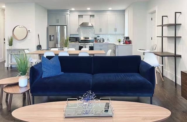 Spacious 6 bed, Close to City, Roof deck!