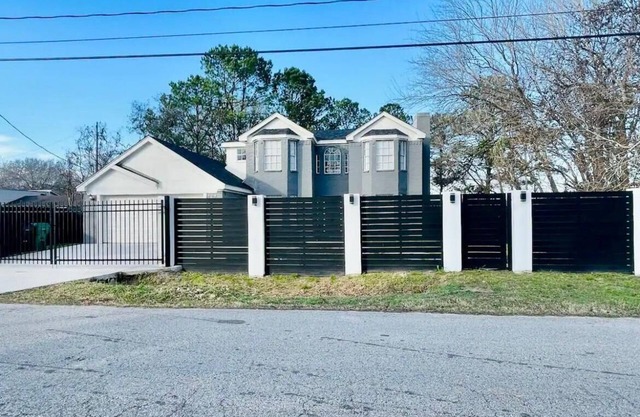 Spacious 6 BR / 3.5 Bath house - 15 mins to Downtown.