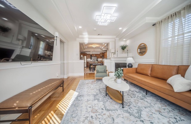 Spacious 6BR 2unit near Downtown