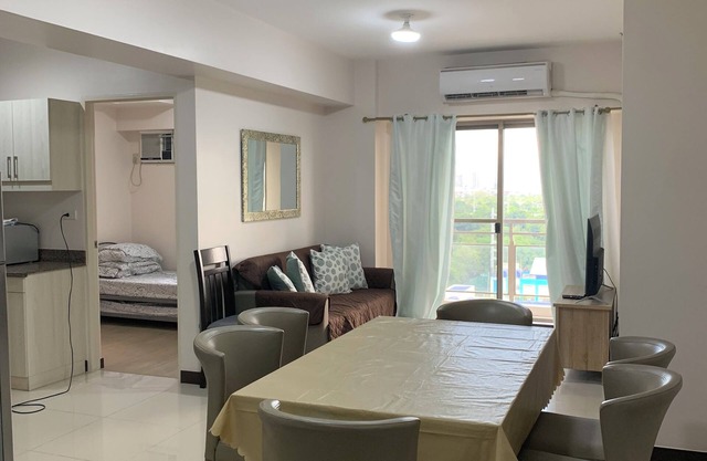 Spacious 80 sq meter Family staycation 3 Bedroom 6 beds with Free Parking