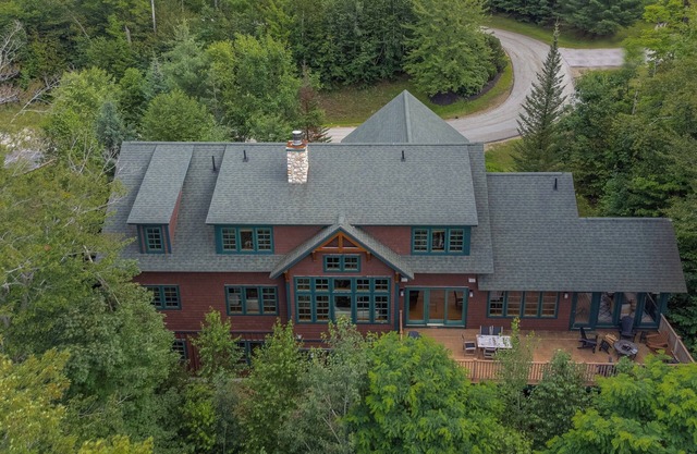 Mountain Chalet with pool table, firepit, and internet | 9 bed 5.5 bath 5k sq/ft