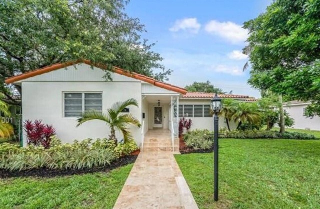 Espacioso y luminoso Miami Shores Home con patio tropical