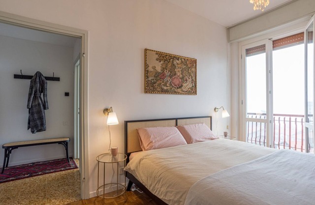 Bright and panoramic APT 7km from Bellagio