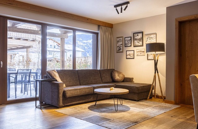 Amplio apartamento con piscina
