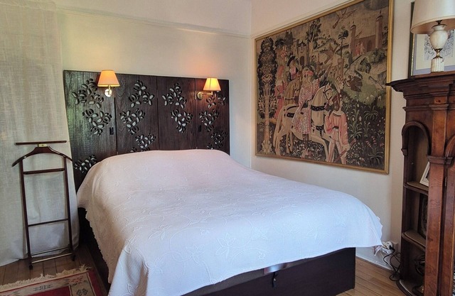 Spacious artist apartment with great location in the city center of Paris!
