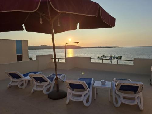 Spacious Bugibba Seafront Villa Free Parking & WiFi