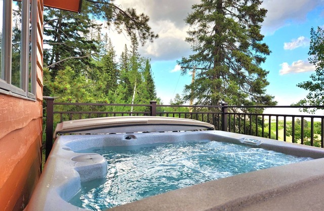 Spacious Cabin near Deadwood for Rally with Paved Roads - at Barefoot Resort!