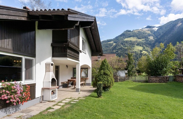 Spacious Chalet in Maishofen near Forest