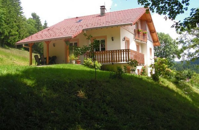 Chalet espacioso con balcón, WiFi gratis, cerca del lago y la estación de esquí