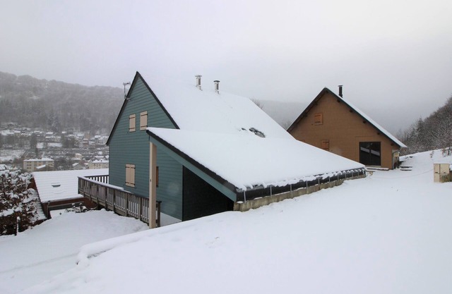 Chalet amplio con terraza y estufa de leña cerca del centro