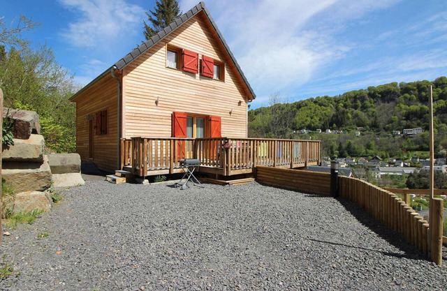 Chalet espacioso con terraza, Wi-Fi y aparcamiento