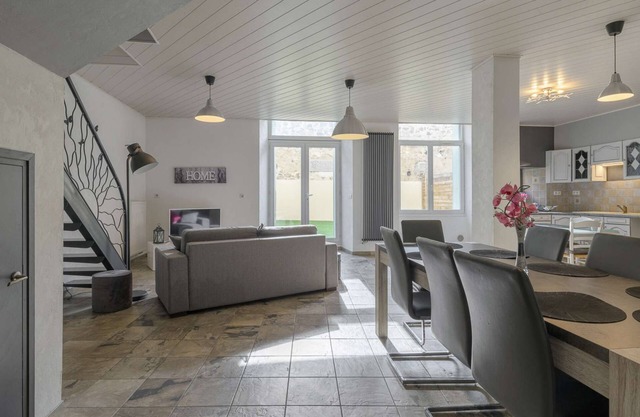 ★ Spacious ★ City centre ★ Terrace ★ Easy Parking ★ WIFI ★