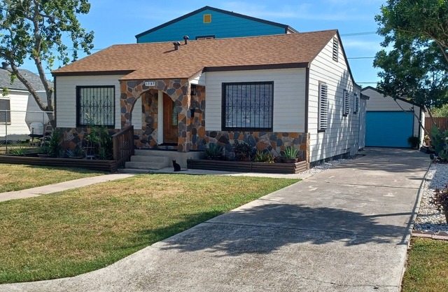 Spacious coastal 5-bedroom home