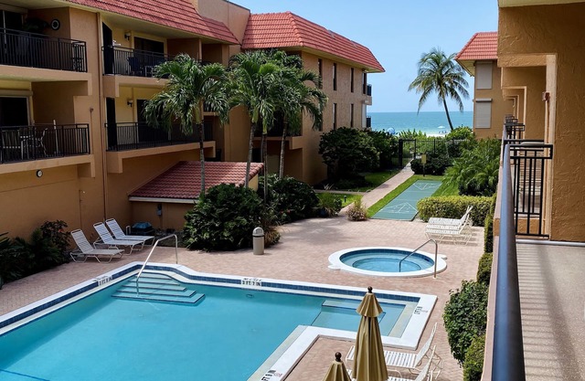 Spacious Condo on the Beach