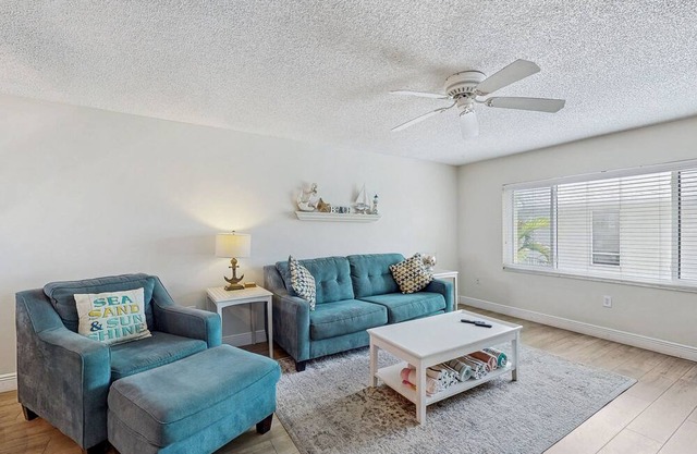 Spacious condo with work station,WIFI, W/D and full kitchen