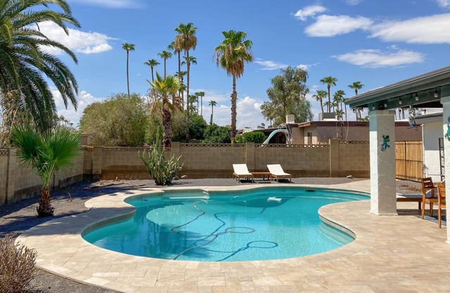 Spacious desert charmer with pool & yard, open layout - dog-friendly