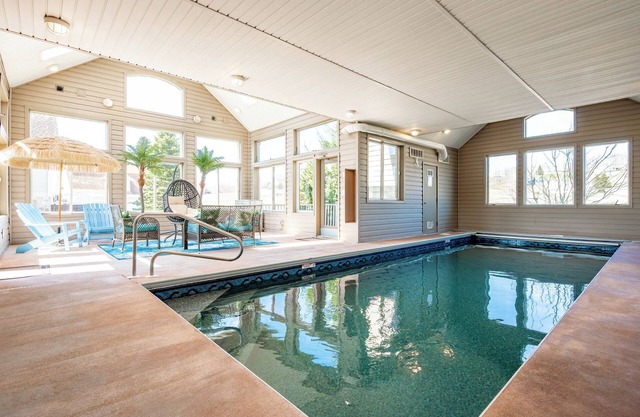 Waterfront Links- Lakefront / Golf Area Home w / Piscina cubierta privada