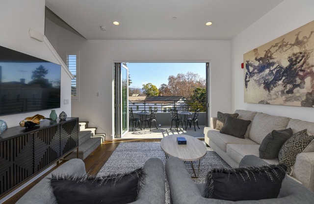 Spacious Downtown Getaway - brand new perfectly located home steps to everything