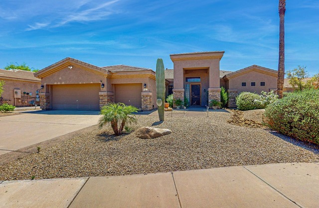 Spacious, elegant home w/ large yard, private heated pool & pool spa, & grill