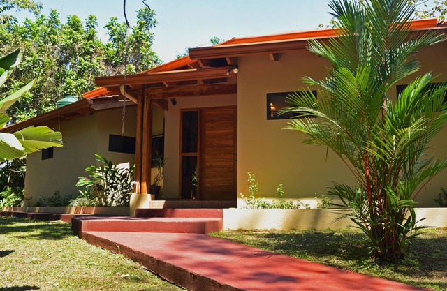Casa amigable Amplio, está ubicado en Manuel Antonio