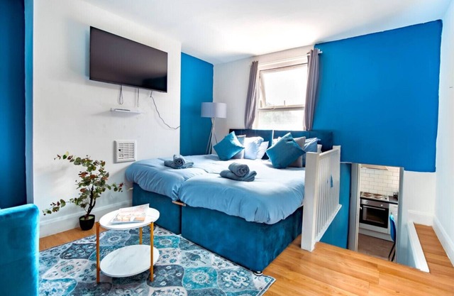 Cosy & Spacious Flat - Moments To London City - Sleeps 4