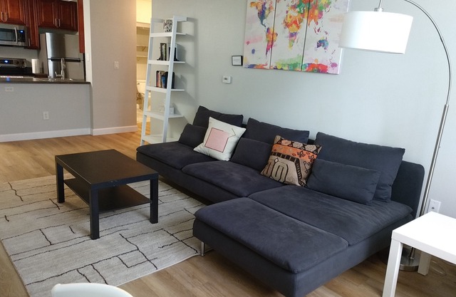 Condominio moderno amueblado en Little Italy