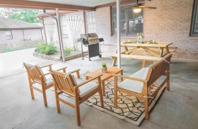 Spacious Game & Grill Retreat Near Ft. Moore & CSU