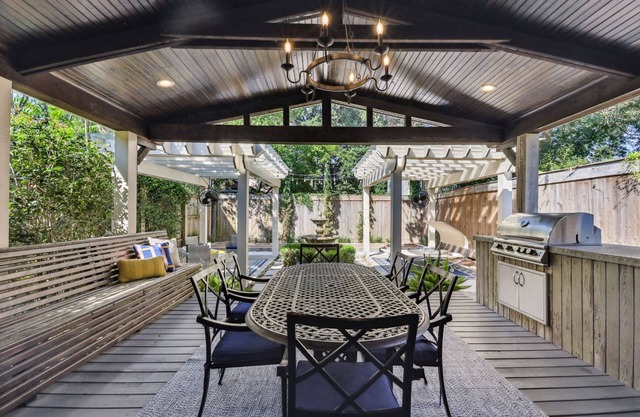 Large Historic Cottage Near French Quarter